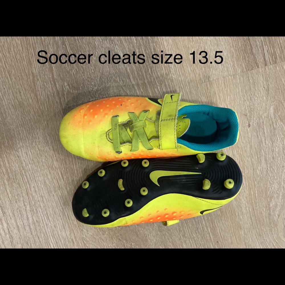 🛑SOLD 🛑.  Boys Nike Soccer cleats 13.5